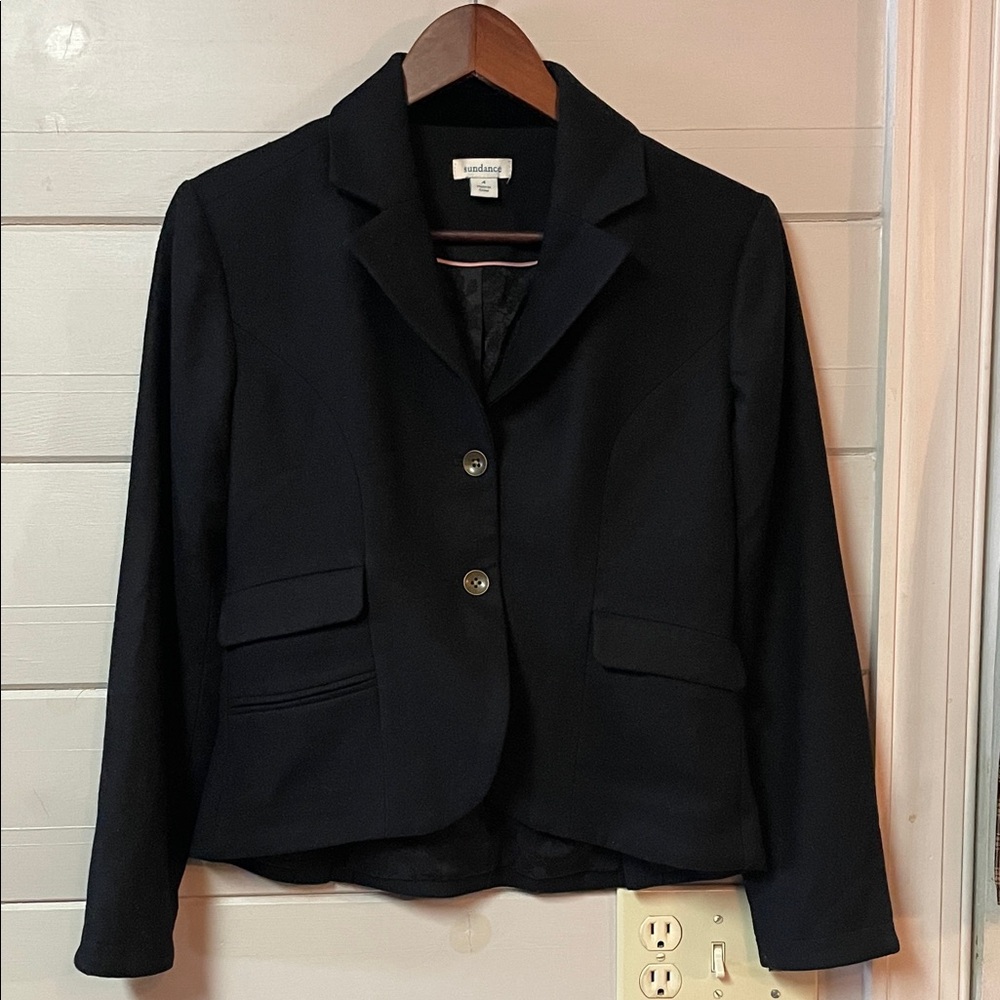 Sundance Rosette Highland Black Wool Blend Button Up
Elbow Patch Blazer Size 4. - Picture 2 of 11